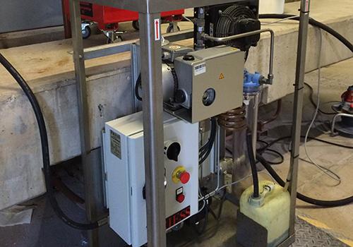 Friess Vakuumölentwässerungsanlagen entfernen Wasser, Gase und Schmutzpartikel aus Hydraulikölen